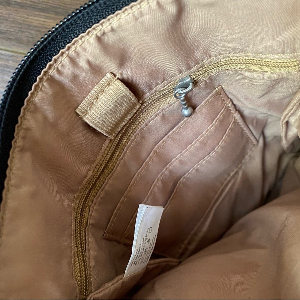 BAGGALLINI black crossbody with flap. Excellent condition! - Picture 5 of 5